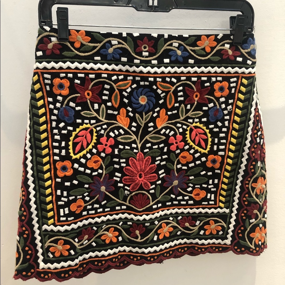 Embroidered mini skirt
